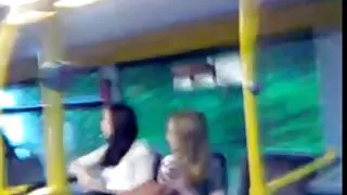 Porno qna Дик светкавицата с край преди 2 момичета в автобус