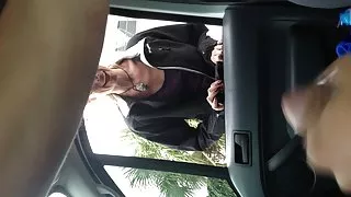 Момичето безплатни клипове иска да помогне