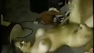 Kosmati geni Изкрещя една жена е агресивен оргазъм по време на секс