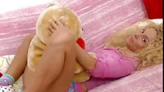 Невероятна nai qkite porno saitove блондинка играе с вибратор и петел