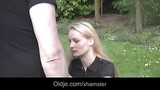 Най добрите порно сайтове Висока кльощава блондинка играе с един стар хрыч яйца