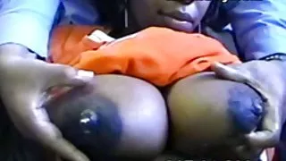 Bulgarsko amatiorsko porno Голям млечно-черно дърво цици!