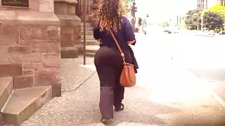 Gledai porno Пищен попой Рика