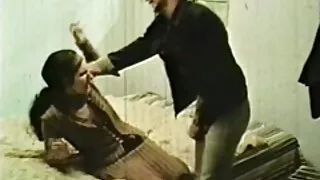 Porno klipove s balgarki Мъж се върна да трахнуть го скучна жена (1970 реколта)
