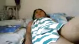 Клипове за секс Малайски червен сутиен