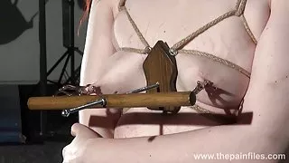 Лесбийки секс клипове синигер, изтезания и любители на бдсм роби червенокоса